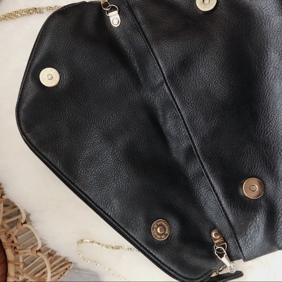 🚚 MOVING SALE! 🚚 Crossbody convertible purse - Picture 2 of 3
